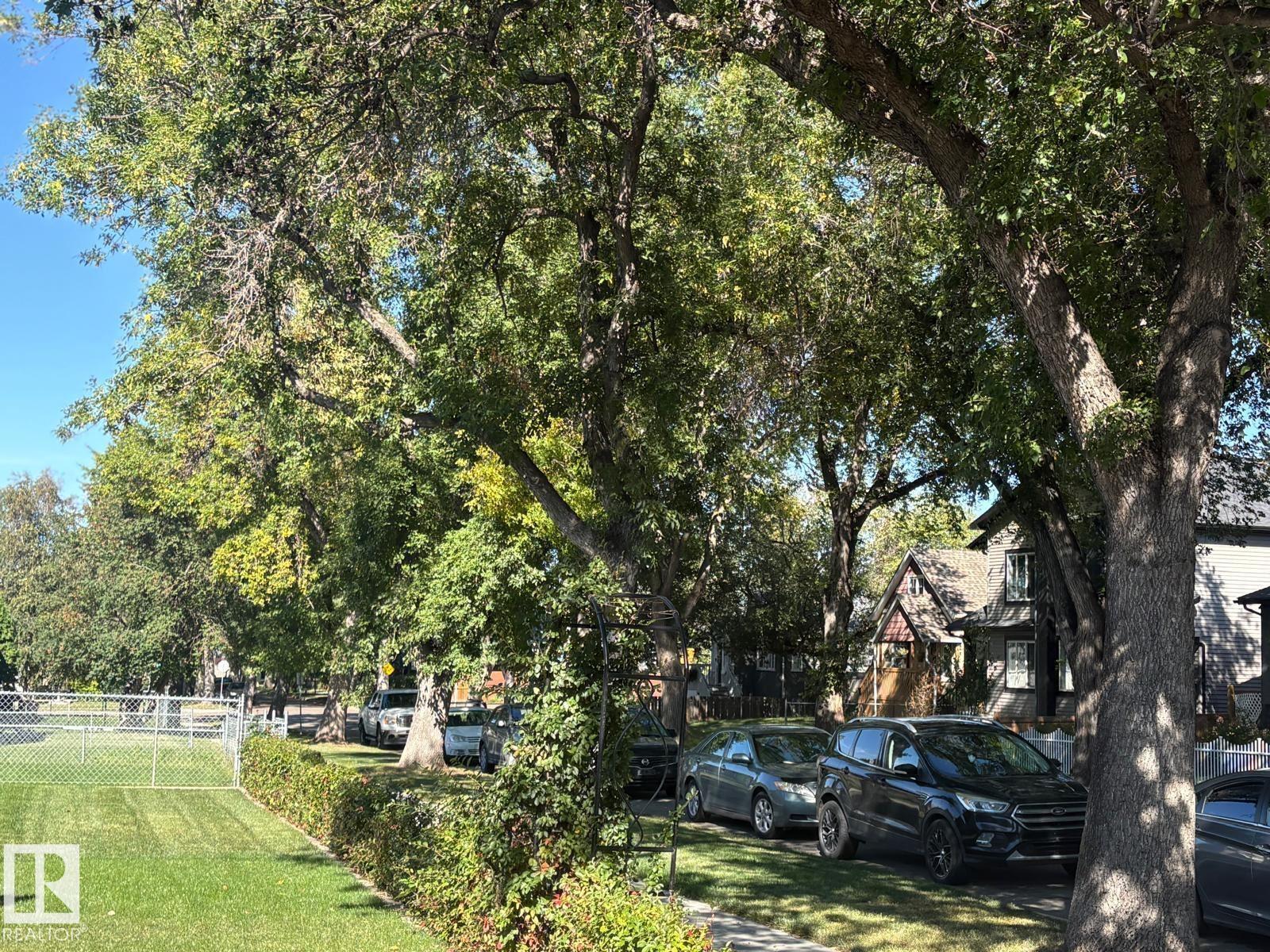 11922 69 ST NW - 26