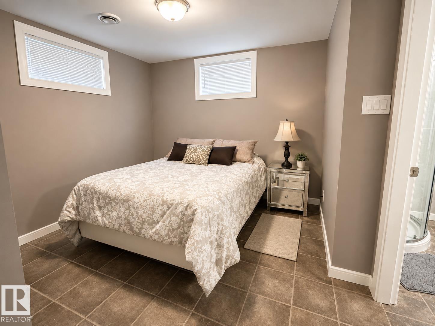 10315 44 ST NW - 11