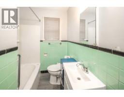 4pc Bathroom - 1836 13 Avenue Nw, Calgary, AB T2N1L3 Photo 15