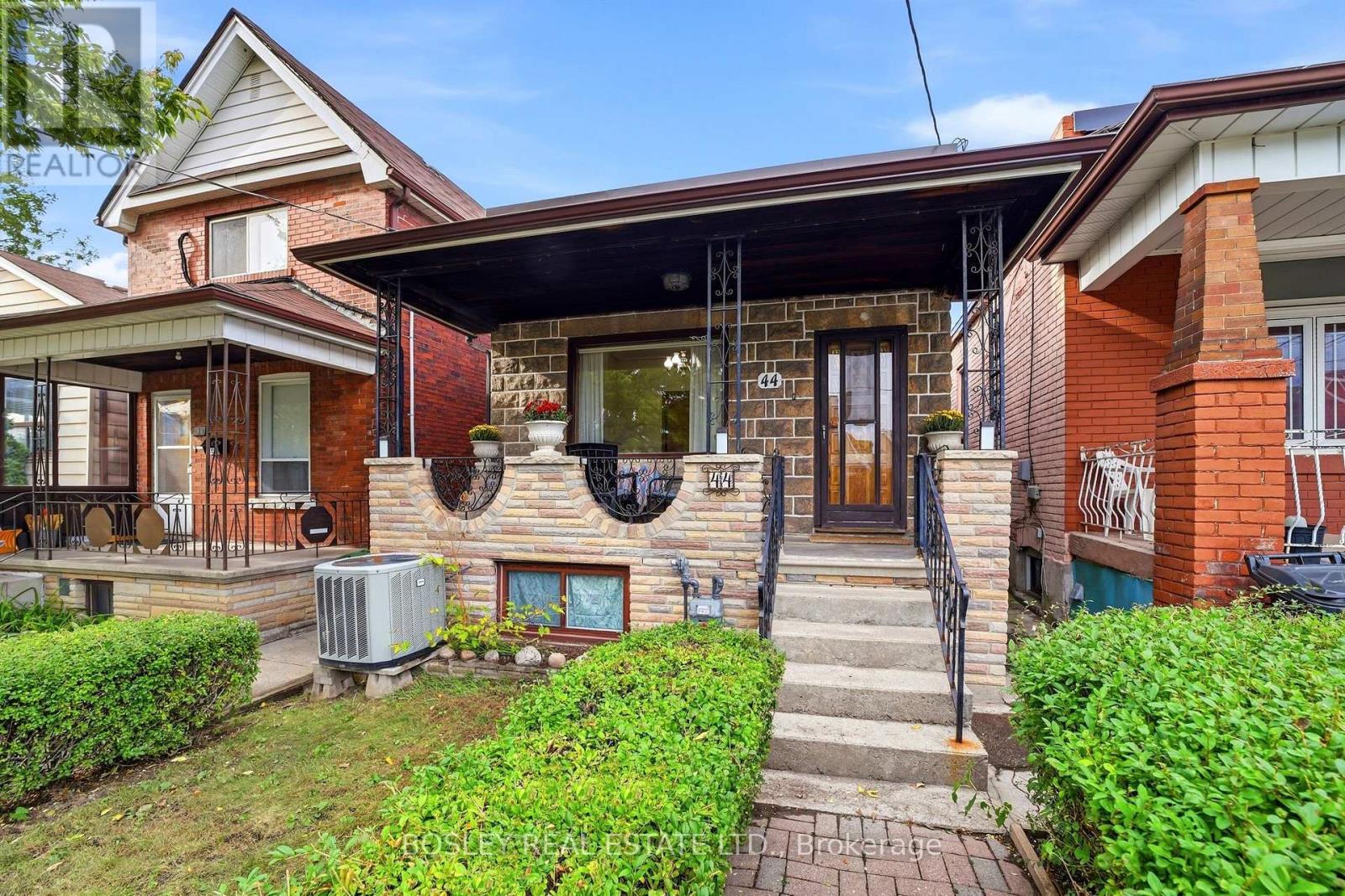 44 Conway Avenue, Toronto, ON photo 2