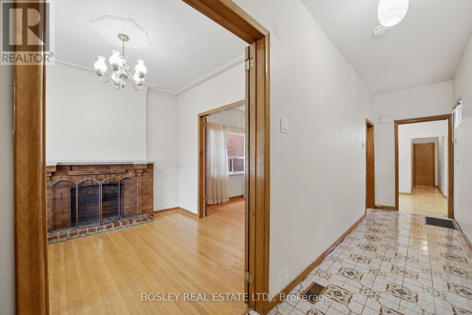 44 Conway Avenue, Toronto, ON photo 4