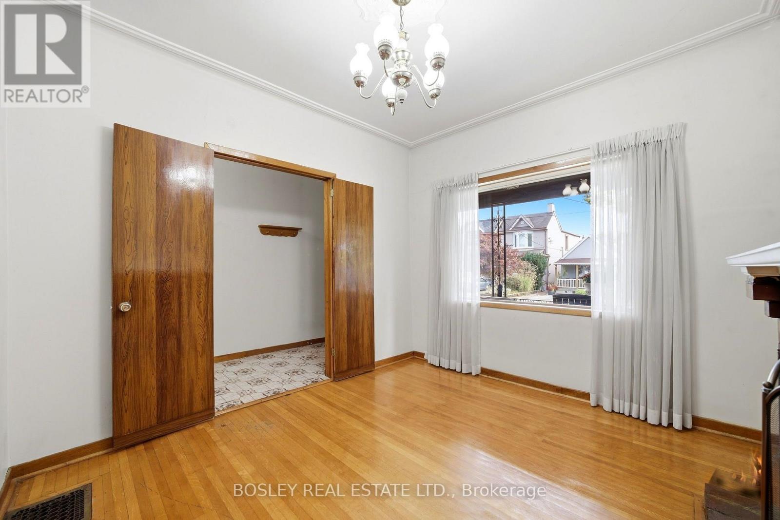 44 Conway Avenue, Toronto, ON photo 8