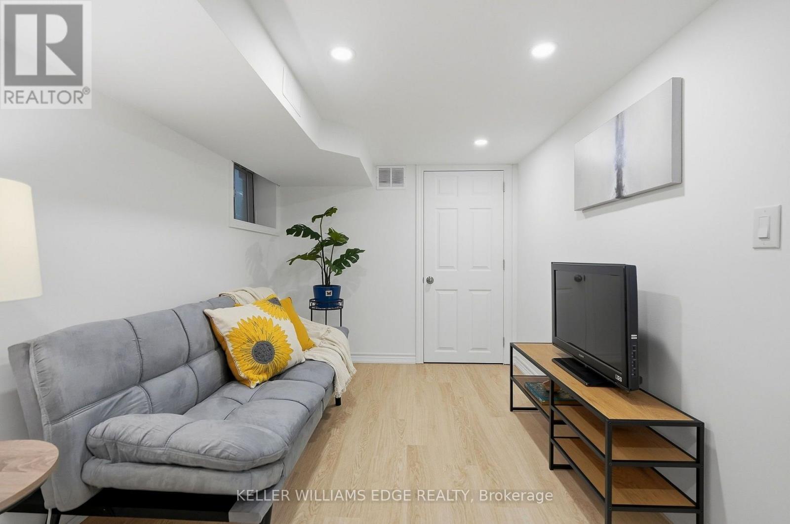 28 CONWAY AVENUE - 33