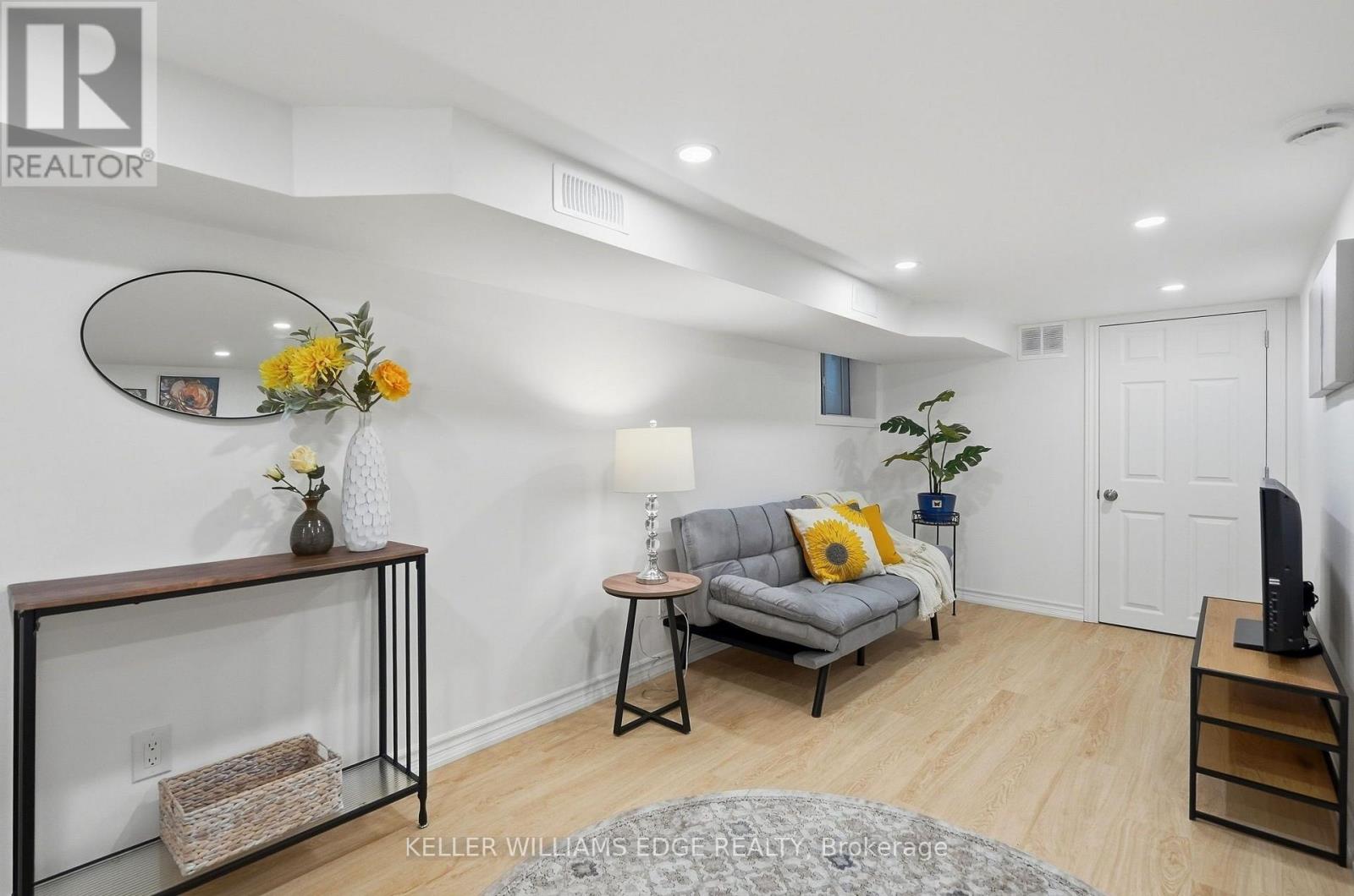 28 CONWAY AVENUE - 34