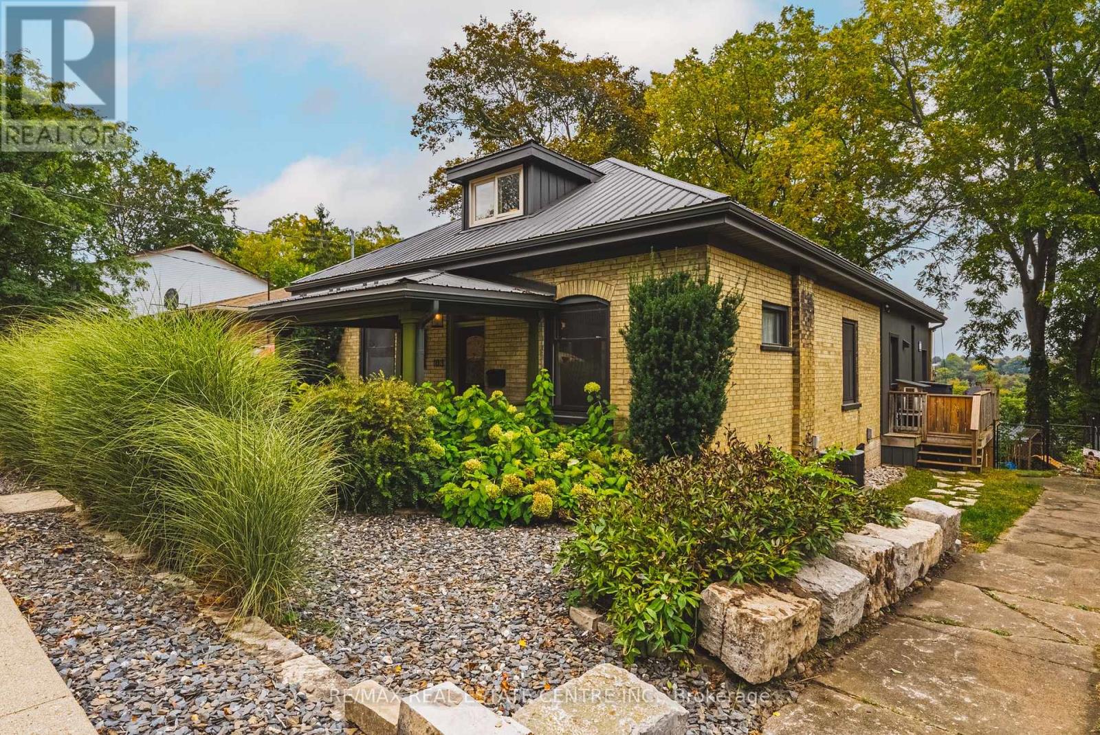 103 COURTNEY STREET - 2