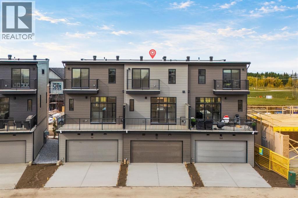 112 Greenwich Drive NW - 2