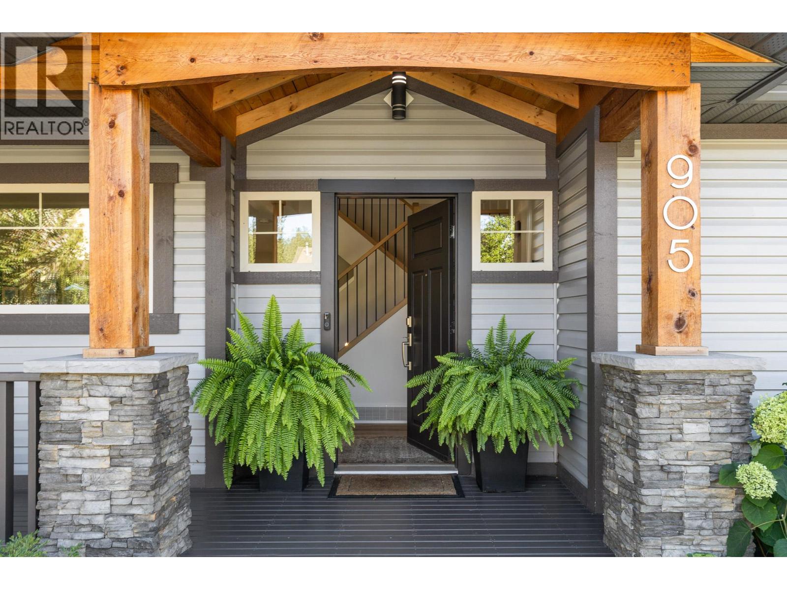 905 Paret Crescent, Kelowna