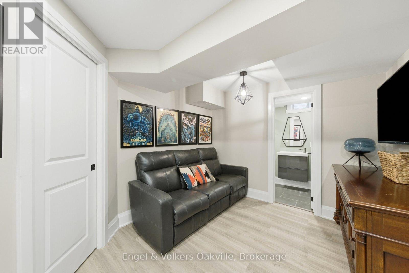 44 KEEWAYDIN STREET - Image 37
