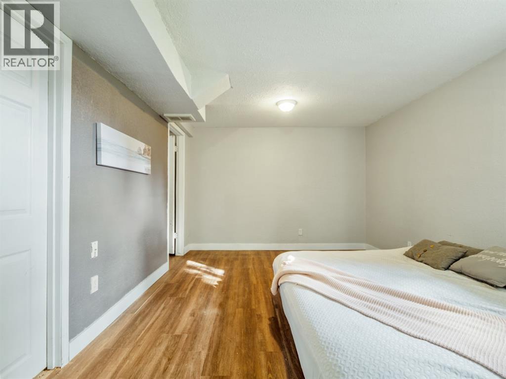 309 26 Street S - Image 36