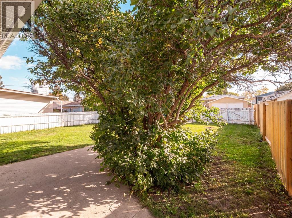 309 26 Street S - Image 42
