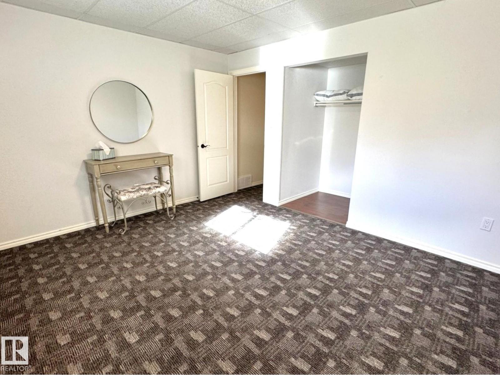 4928 50 Ave. - 23