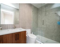 13821 Malabar Avenue, White Rock, BC V4B2X8 Photo 32