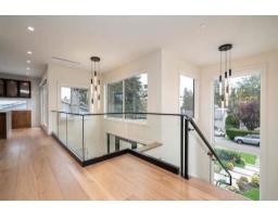 13821 Malabar Avenue, White Rock, BC V4B2X8 Photo 12