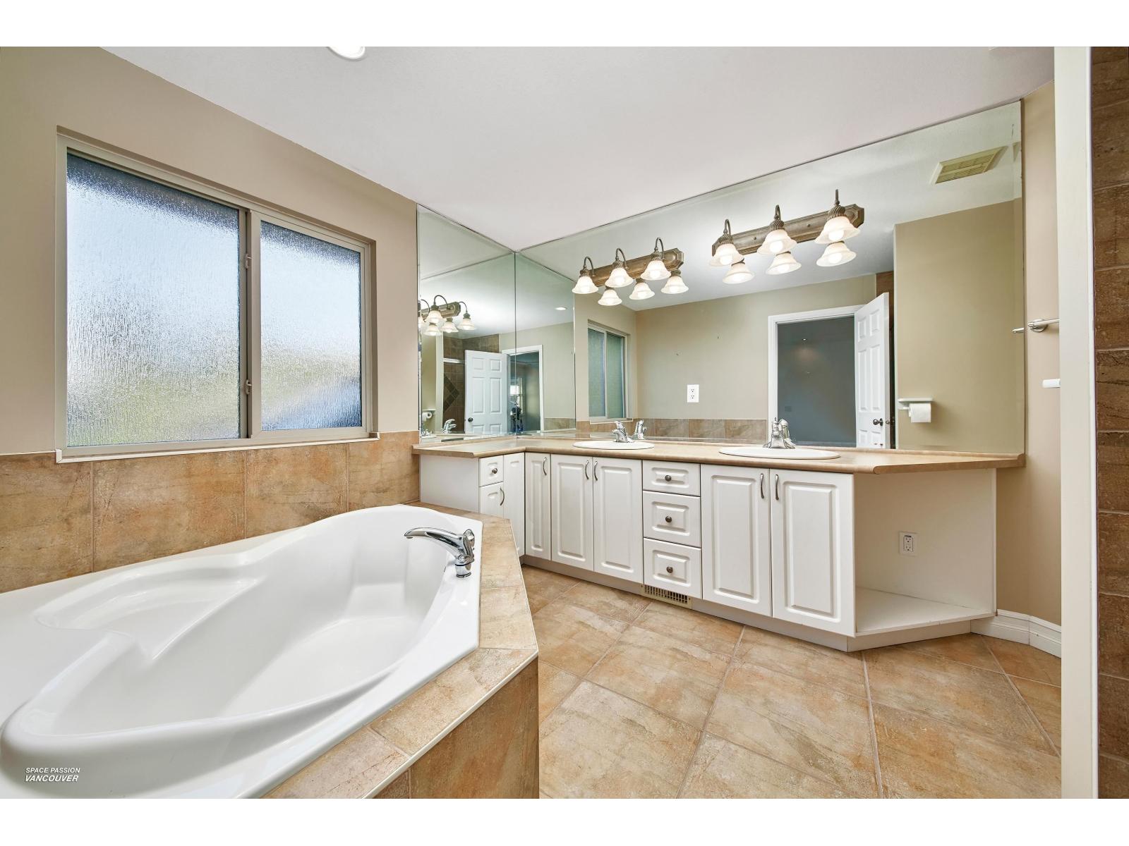 15527 37A AVENUE, Surrey - Image 1