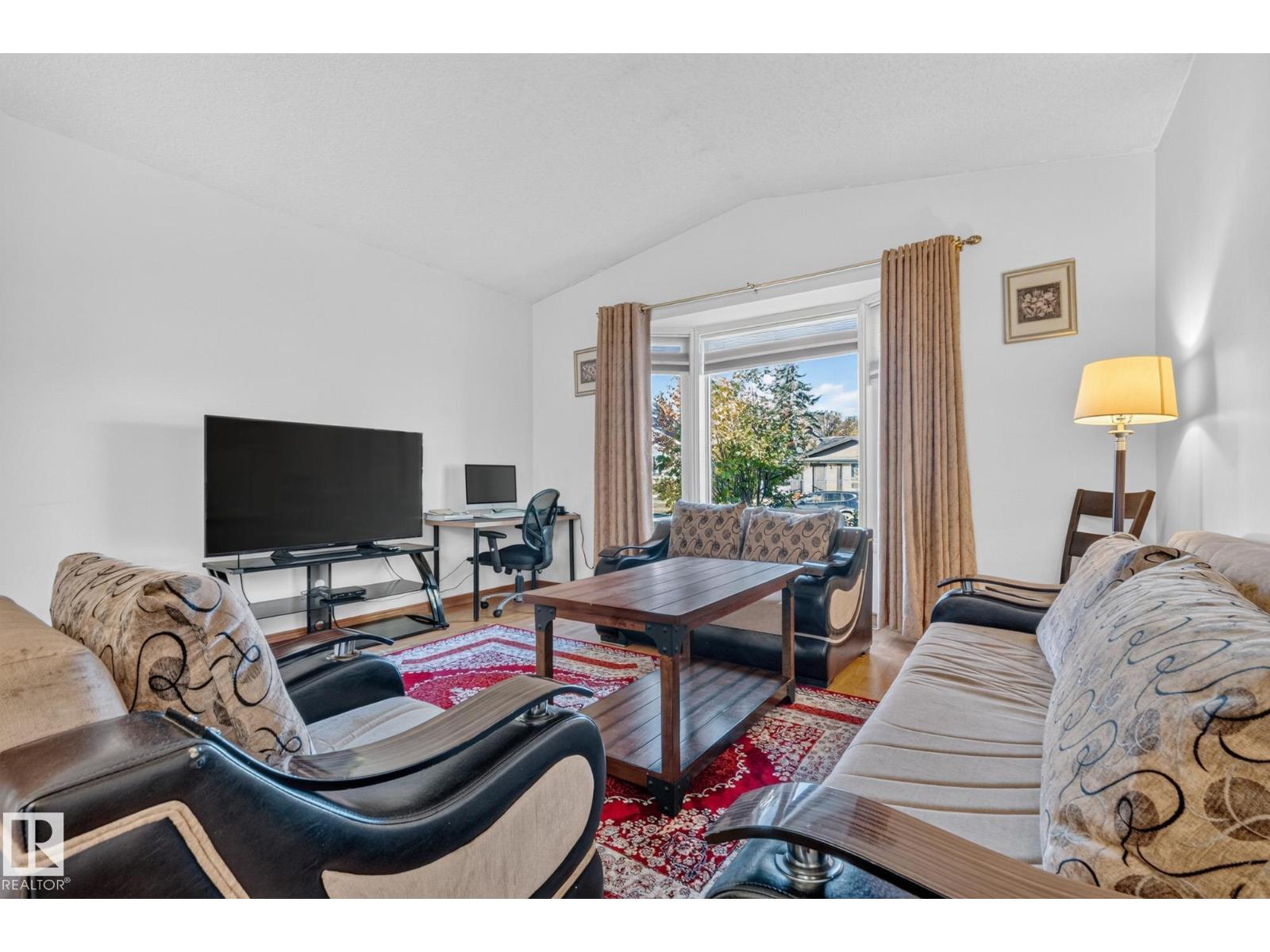 11 HOWSON CR NW - Image 3