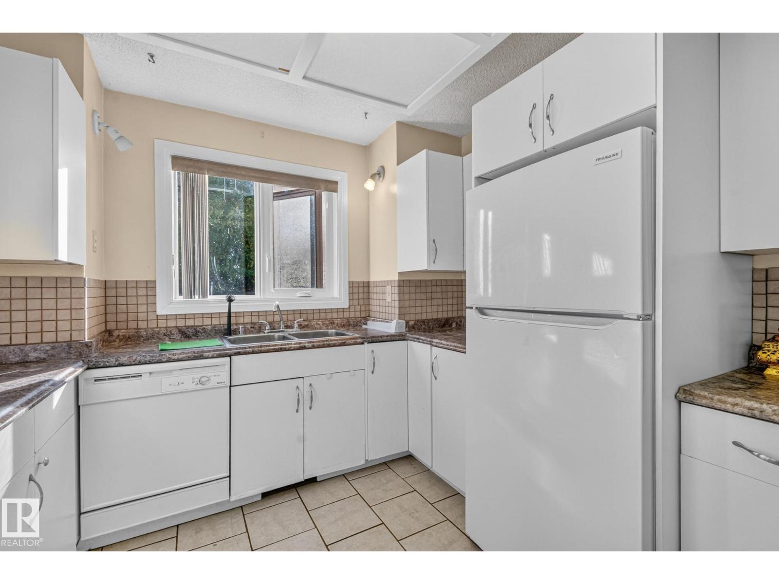 11 HOWSON CR NW - 10