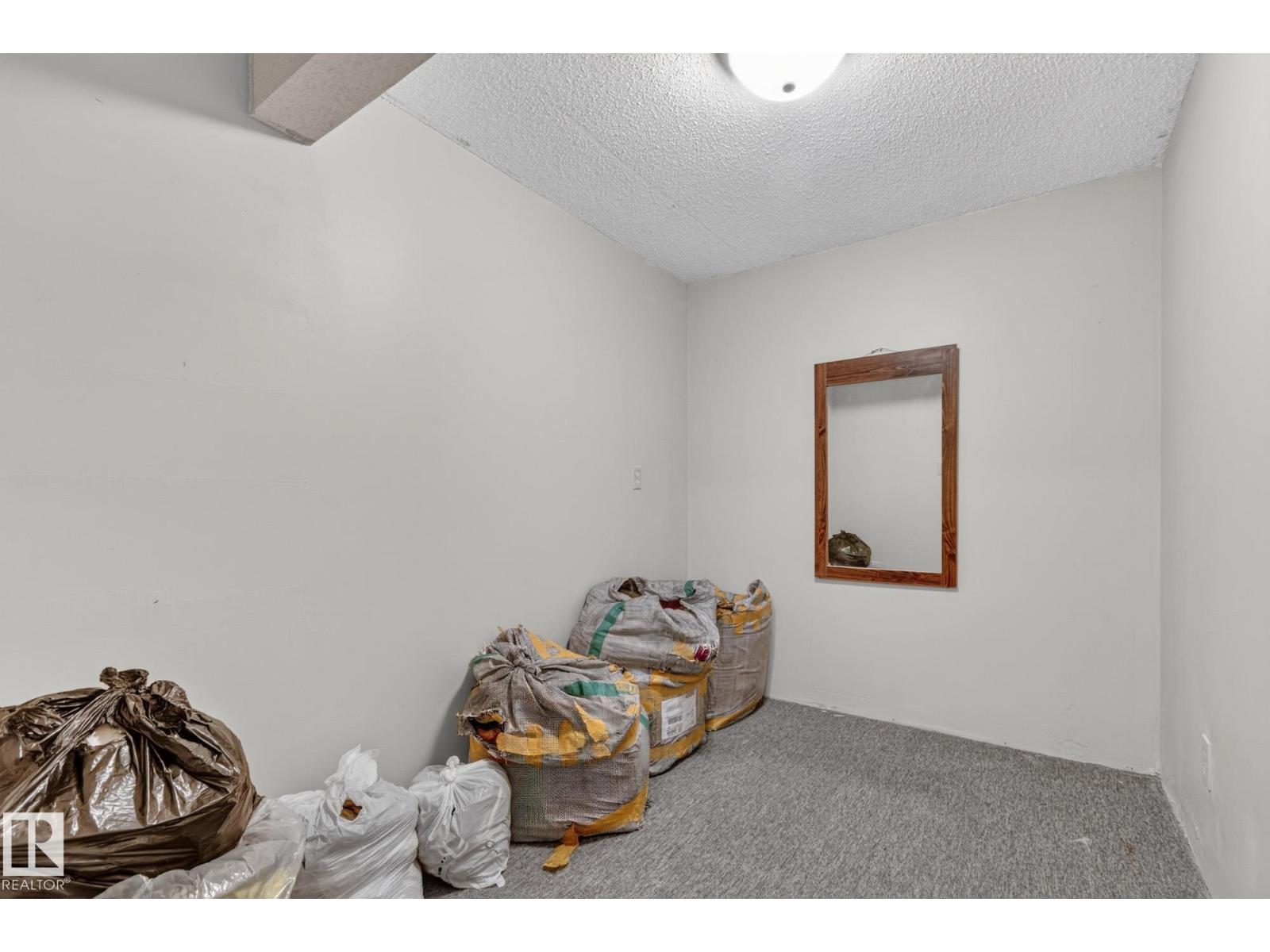 11 HOWSON CR NW - 35