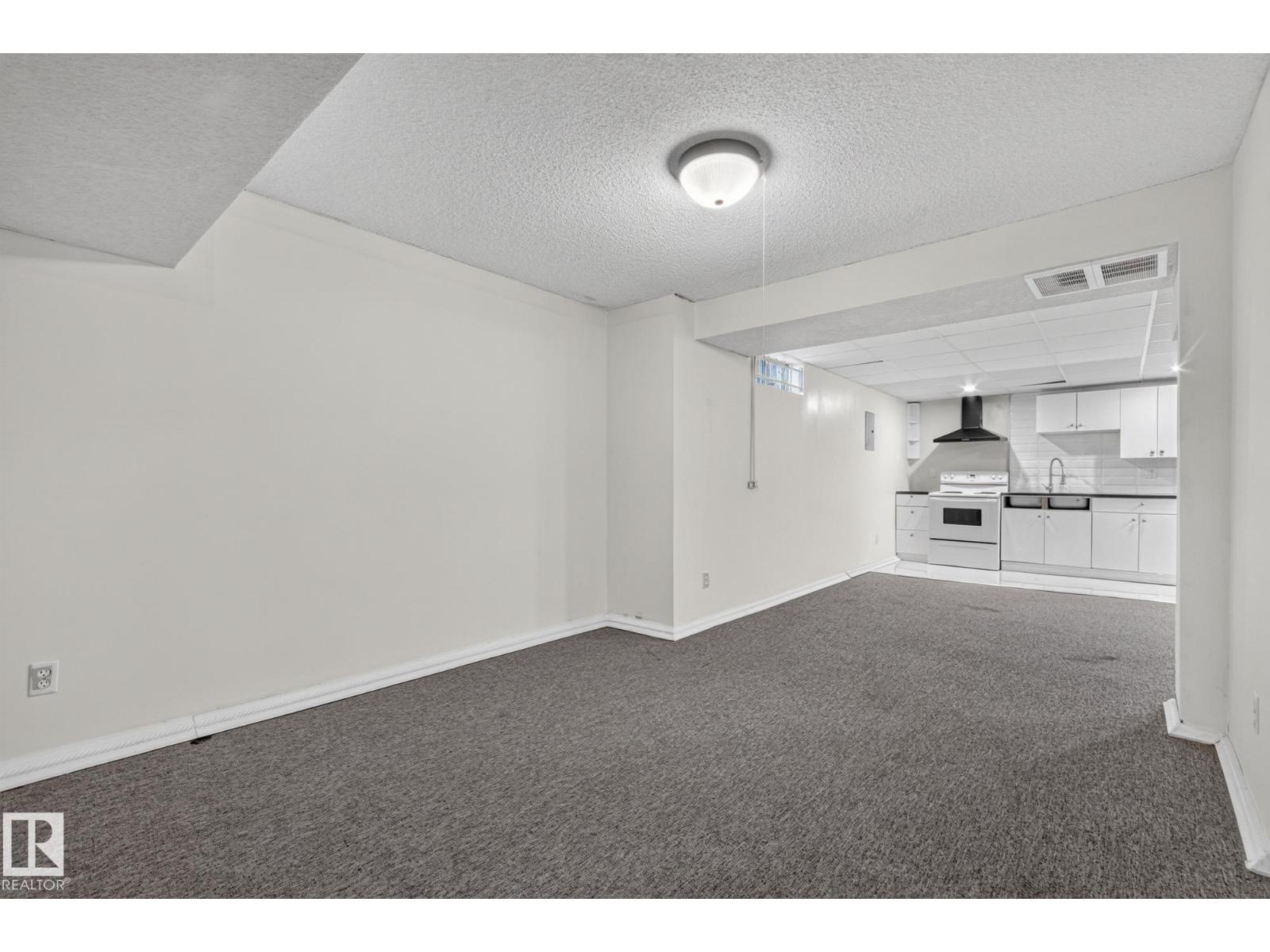 11 HOWSON CR NW - 26