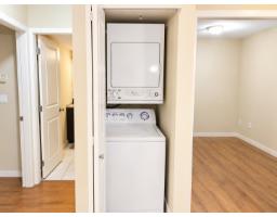 3f 10866 City Parkway, Surrey, BC V3T5W9 Photo 14