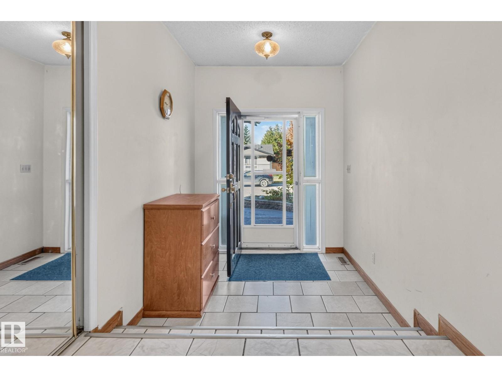 11 HOWSON CR NW - 51