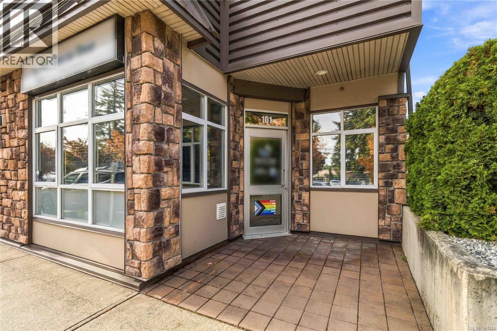 101 2220 Sooke Rd — photo 1