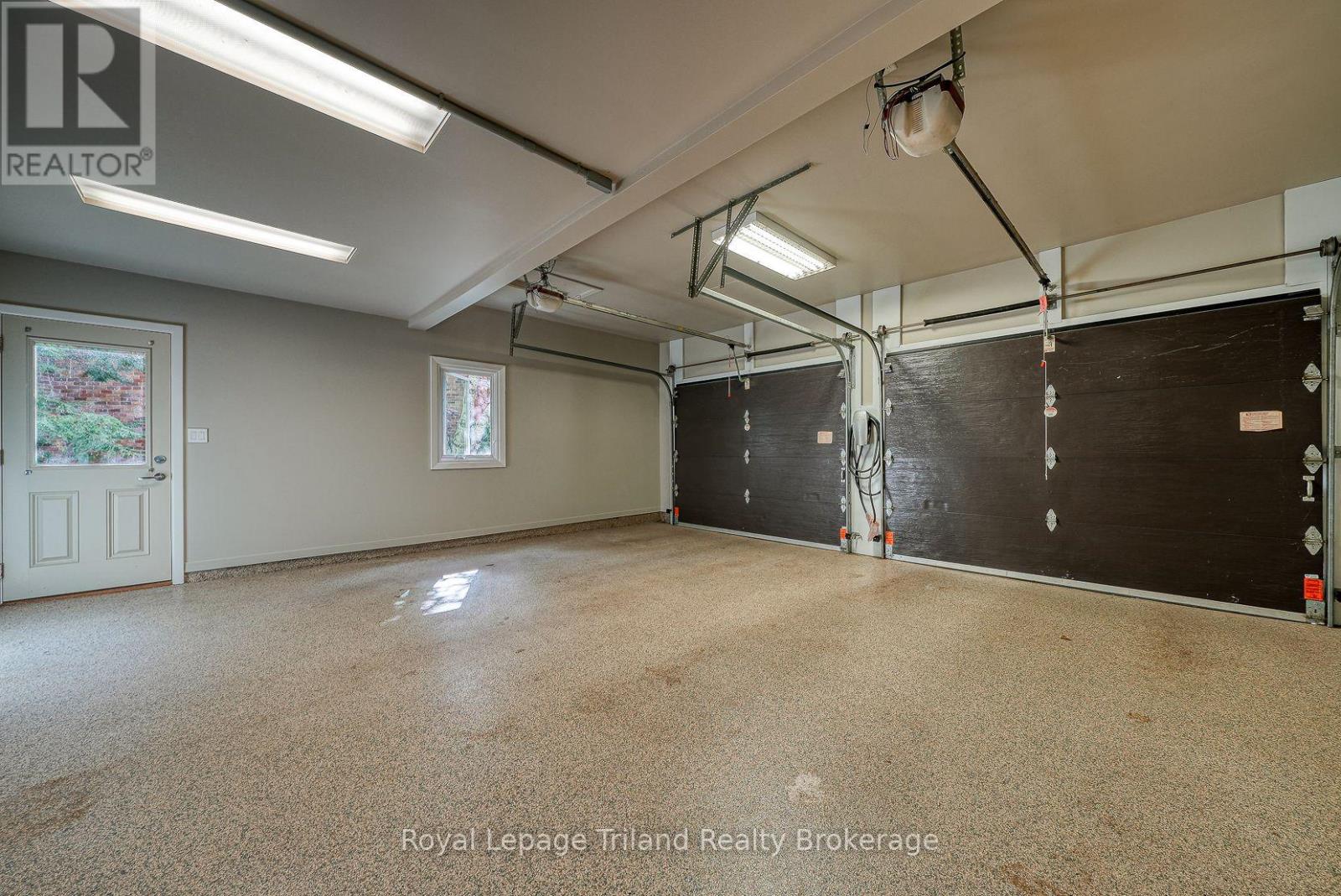 28 SEGAL DRIVE - 40