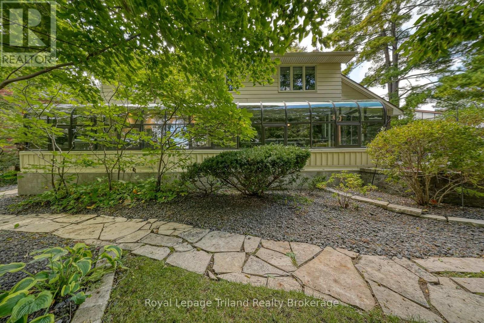 28 SEGAL DRIVE - 48