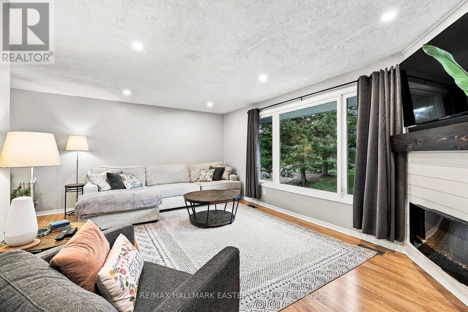 47 HUTCHINSON COURT - 14