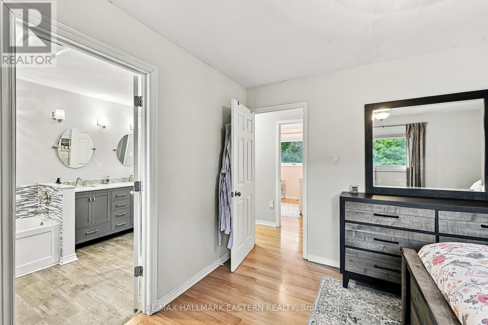 47 HUTCHINSON COURT - 23