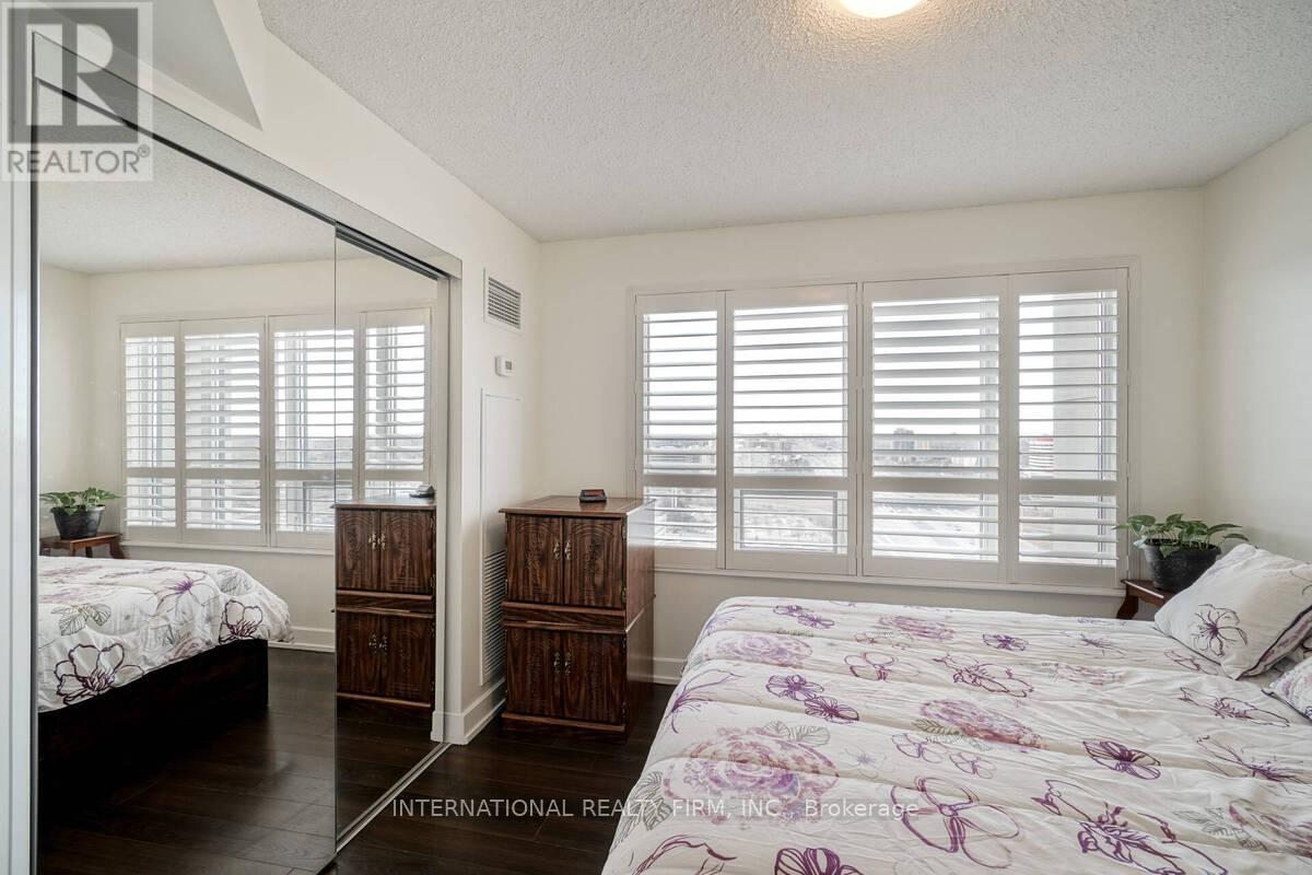 #2222 2 EVA ROAD - 18
