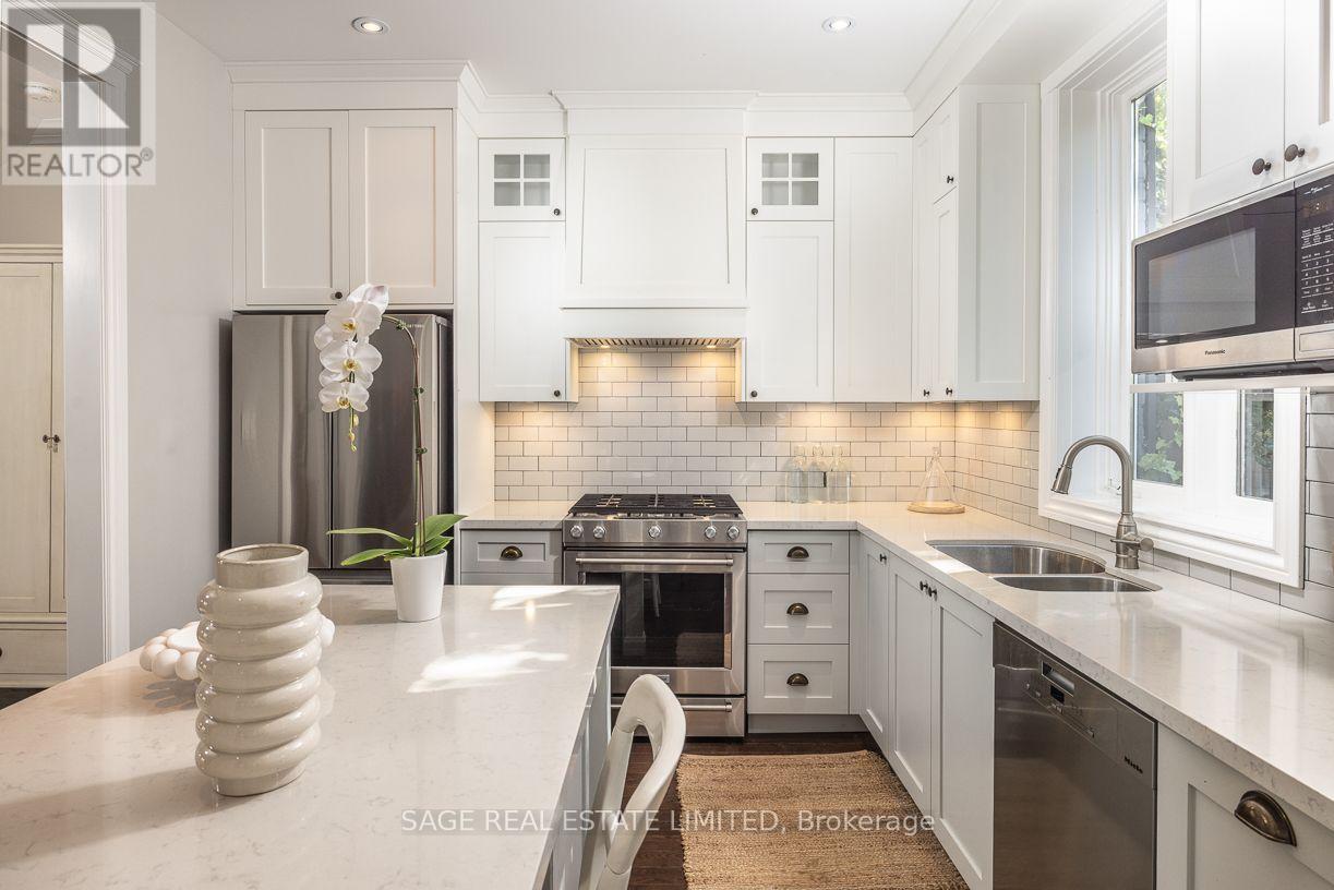 41 Chicora Avenue, Toronto, ON photo 14
