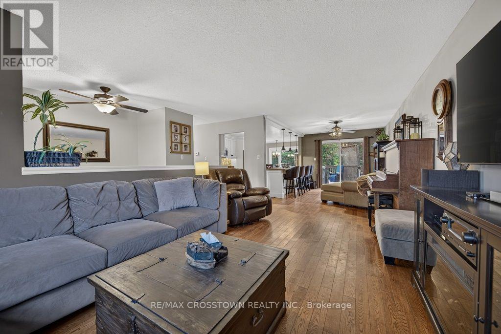 29 Brennan Avenue, Barrie, ON photo 5