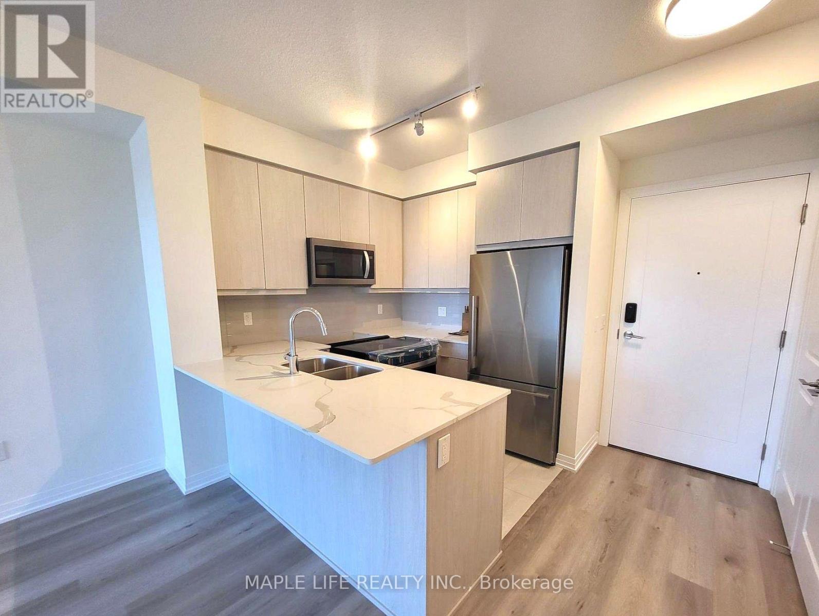 302- 15 Watergarden Drive, Mississauga, ON photo 3