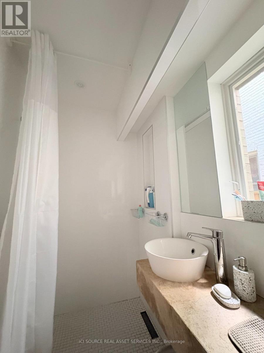 60 Beverley Street — photo 23
