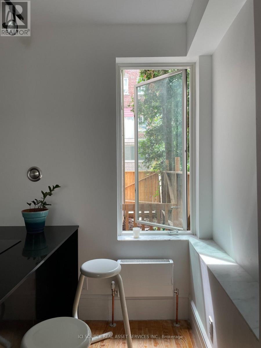 60 Beverley Street — photo 18