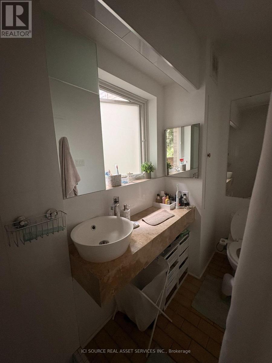 60 Beverley Street — photo 24