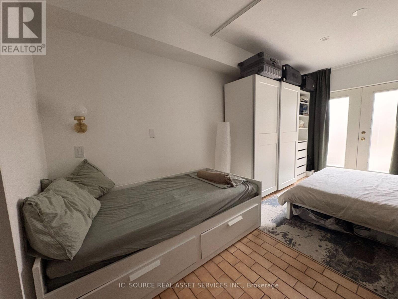 60 Beverley Street — photo 26