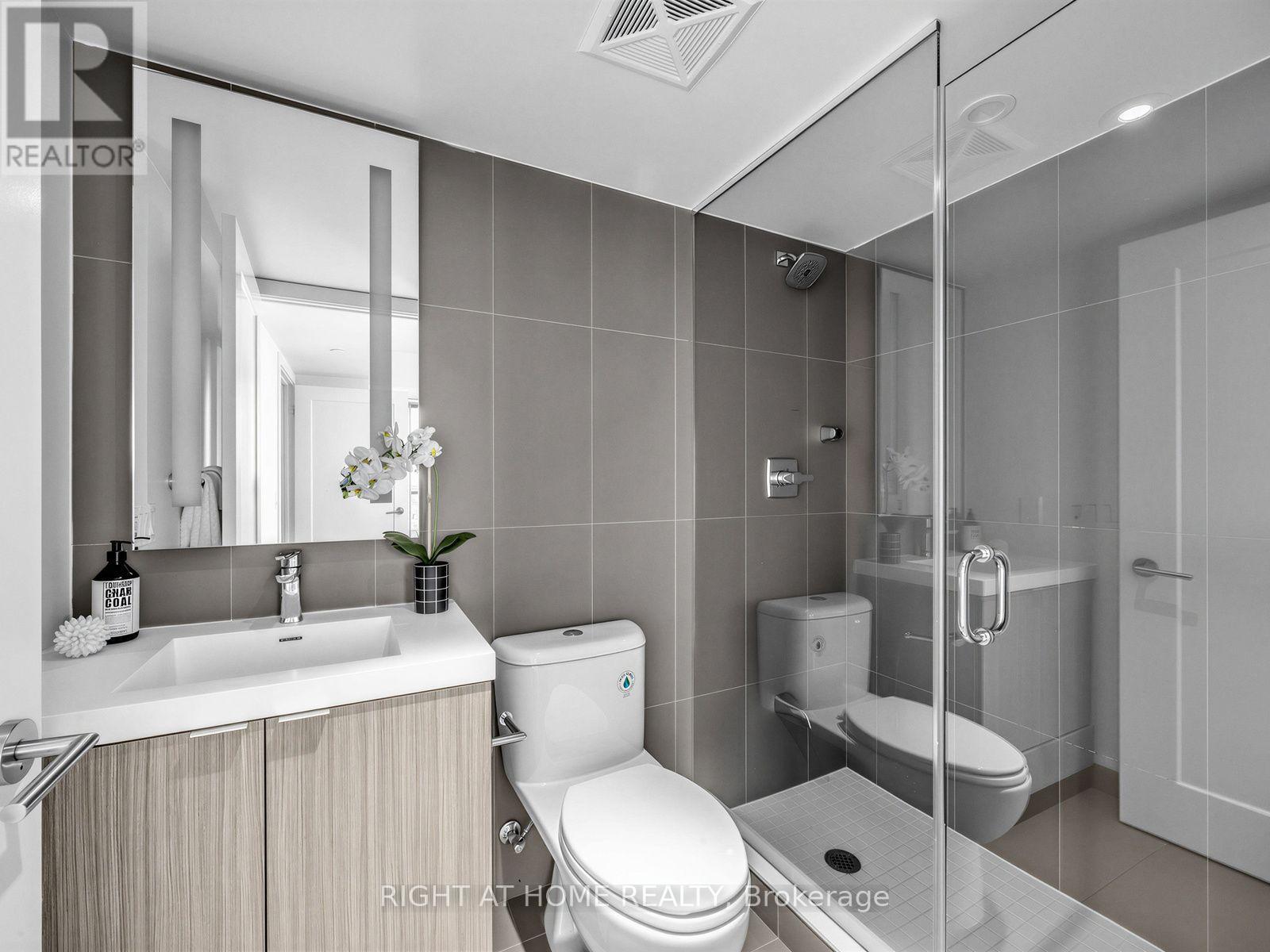 2423- 585 Bloor Street East, Toronto, ON photo 11