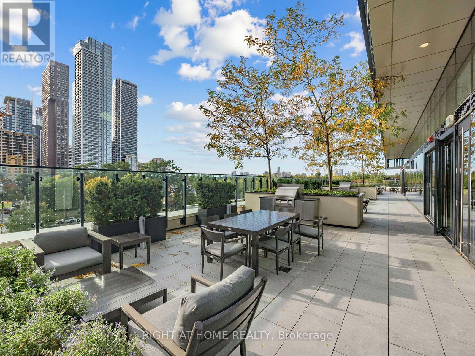 2423- 585 Bloor Street East, Toronto, ON photo 17