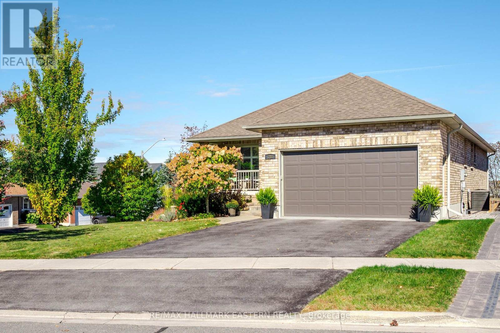 748 Overend Gardens, Peterborough, ON photo 2