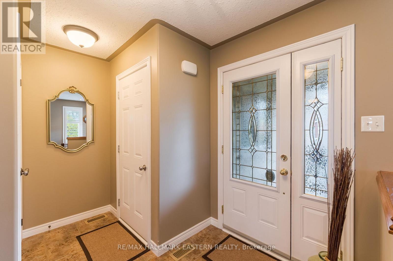 748 Overend Gardens, Peterborough, ON photo 6