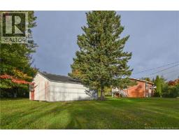 Living room - 26 Des Patriotes Street, Caraquet, NB E1W1B6 Photo 8