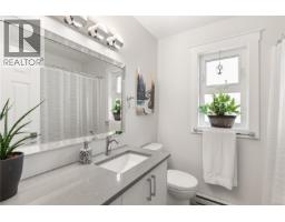 32 Oregon Rd, Campbell River, BC V9W5T1 Photo 19