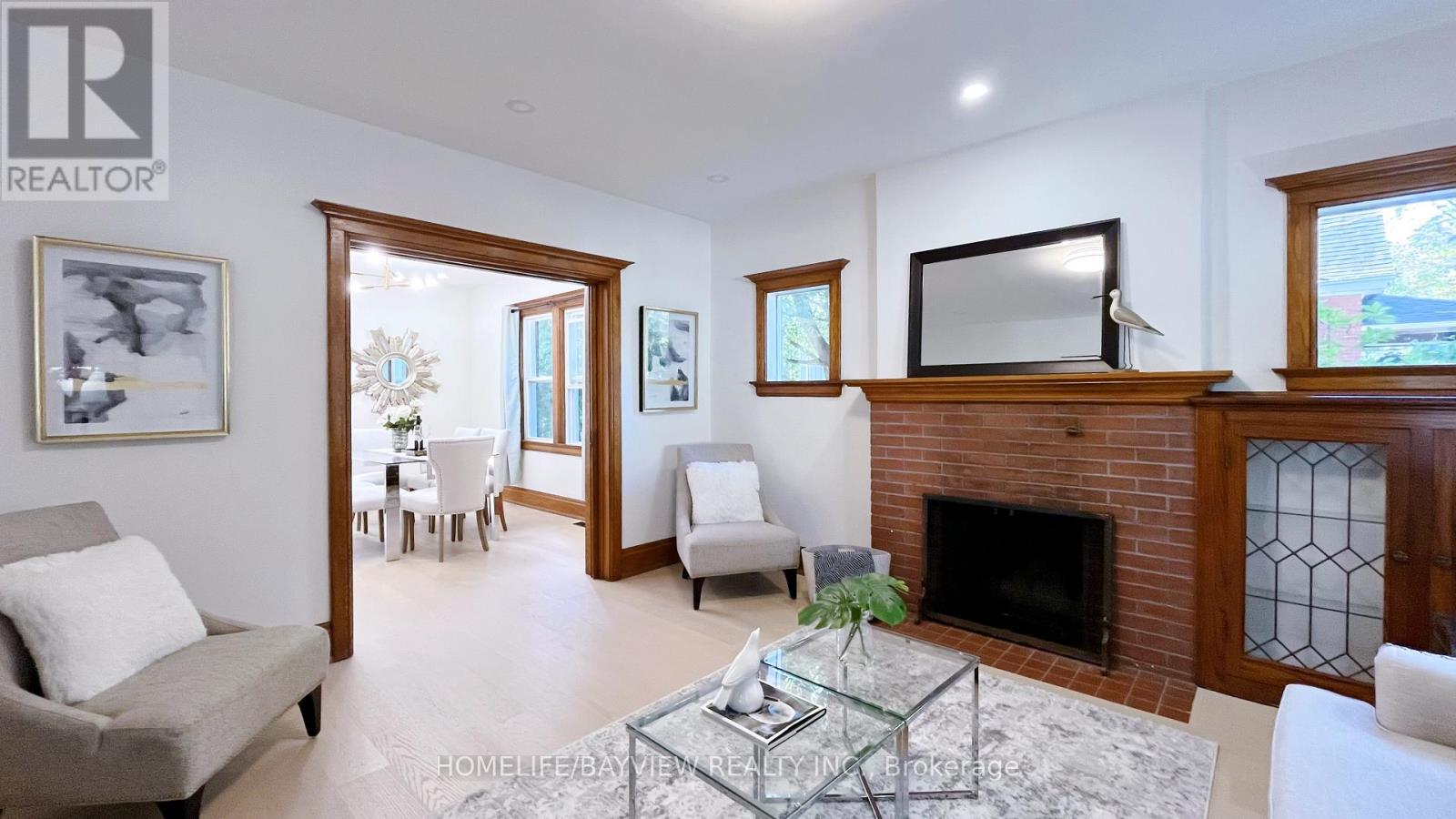 82 Centre Street East, Richmond Hill, ON photo 7
