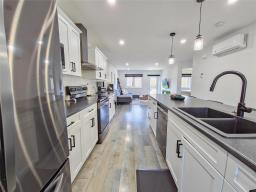 14 Dietrich Bay, Brandon, MB R7B4K4 Photo 12