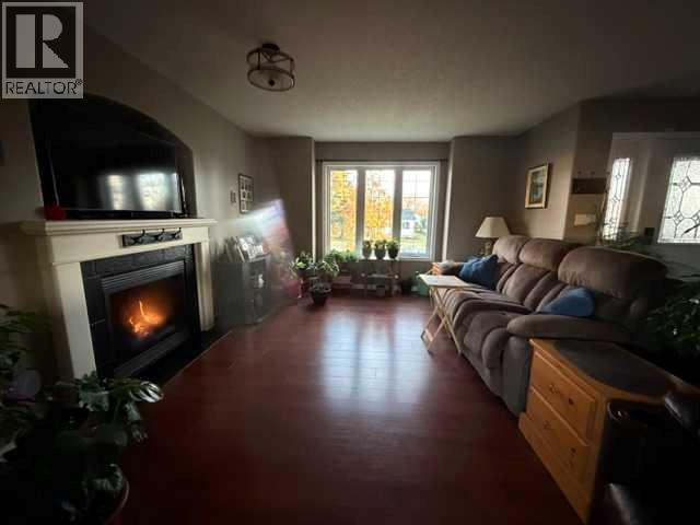 5022 9 Avenue - 9
