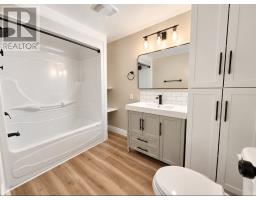 5 Squires Avenue thumbnail 12
