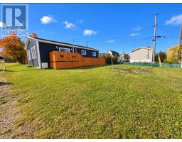 5 Squires Avenue thumbnail 2