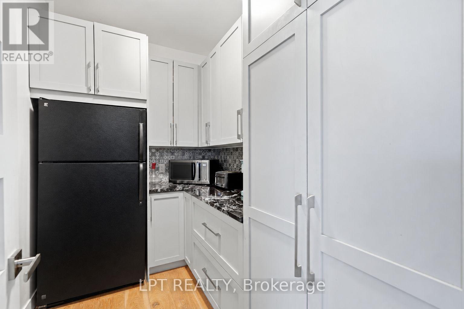 31 CARILLON CRESCENT - 10