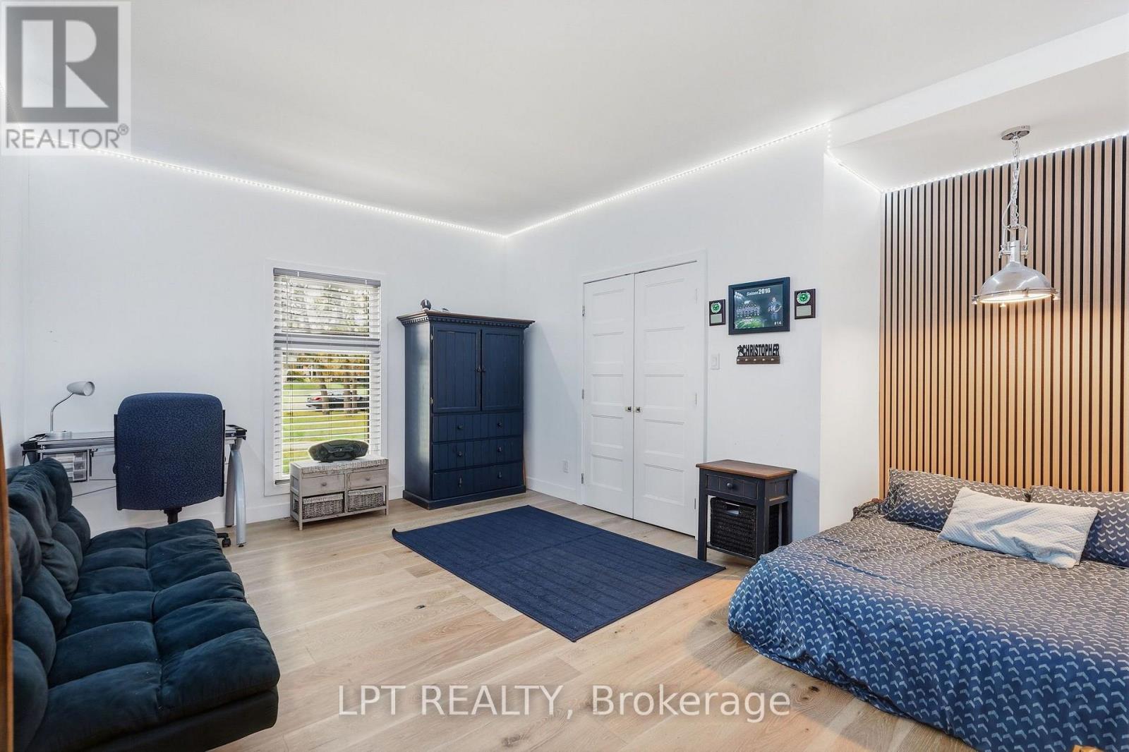 31 CARILLON CRESCENT - 11